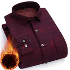 👔【L-5XL】La nueva camisa térmica de terciopelo de doble cara para hombre de otoño e invierno está de moda y es versátil.