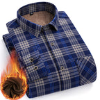 👔【L-5XL】La nueva camisa térmica de terciopelo de doble cara para hombre de otoño e invierno está de moda y es versátil.